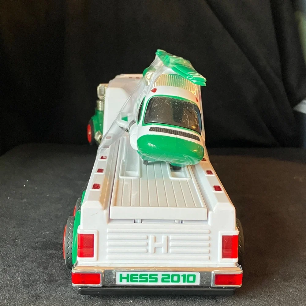 HESS Gasoline Semi Truck carrying helicopter Toy 2010 Toy plays sounds